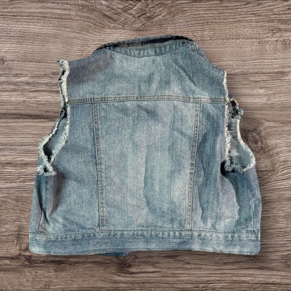 Stitch Play Women's Blue Denim Vest (Fits Like a Medium) - Picture 2 of 2